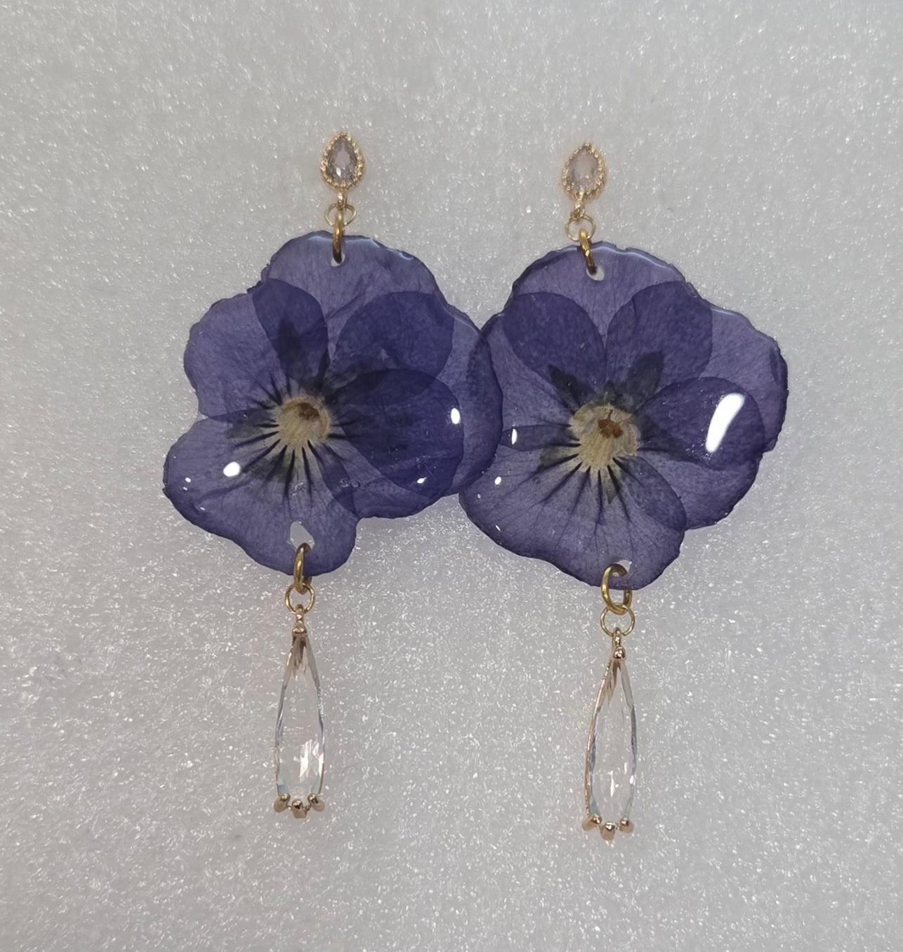Dried flower resin earrings